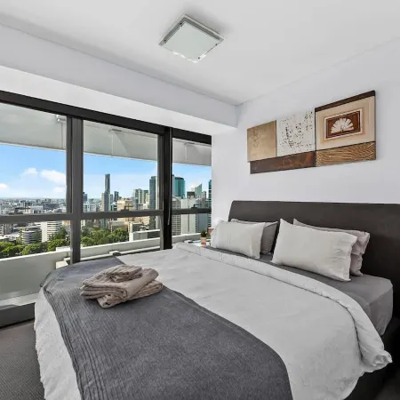 Infinity Excellence!~1Bed/1Bath/Office/1Car~VIEWS!