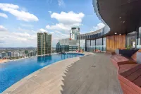 Top Floor! 2Bed/2Bath/1Car/Pool ~ VIEWS ~ CBD - Bintang 2