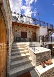 The Golden View Guesthouse - Homestays