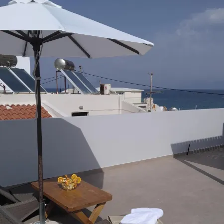 Fotaki's Home - Comfortable Newbuilt 2 Bedroom Home, 20 Meters from the Sea Отели рядом с достопримечательностью «Пляж Кардамена»