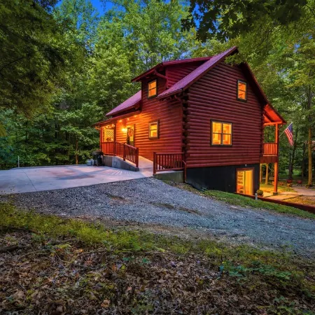 Log Cabin, Utk/Neyland, Smokies, 16Acres, FP, HotTub, GameRoom, Fishing, Pets