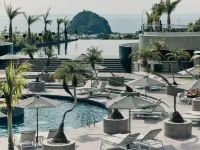 Botanical Pool Club - Pools