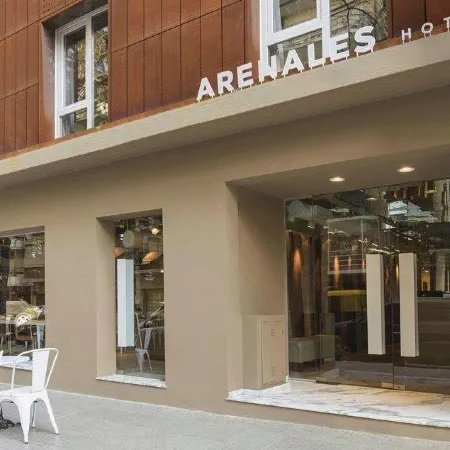 Hotel Arenales Отели рядом с достопримечательностью «Конгресс-центр Palais Rouge»