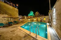 Capp Royal Cave Hotel - Pools