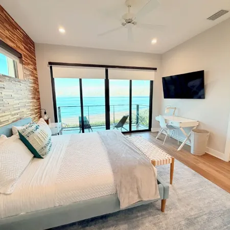 Oceanfront 4-bed Villa with private pool. Weekly discount for spring and summer.