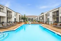 Courtyard Columbus - Pools
