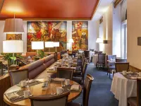 Warwick New York Hotel berhampiran Dewan Carnegie