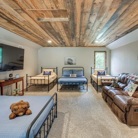 Modern Lakeside Chalet on Crow Wing Chain w/ Dock!