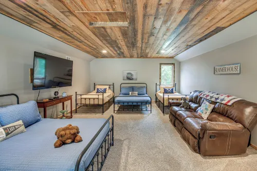 Modern Lakeside Chalet on Crow Wing Chain w/ Dock! - 3-Star