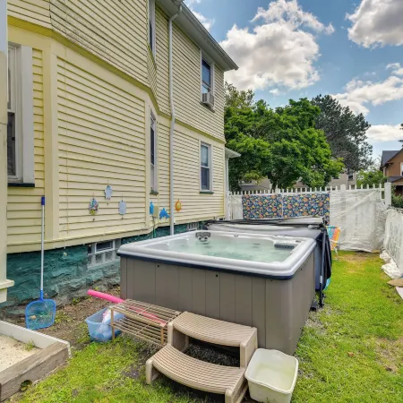 2 Miles to Dtwn! Idyllic Rochester Apt w/ Hot Tub