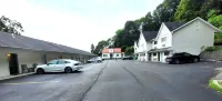 The Falls Motel - Motels