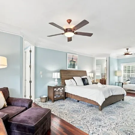 Luxury Lake House, Pool, Hot tub, Dock, Beach, Game room ,Boat Rental available