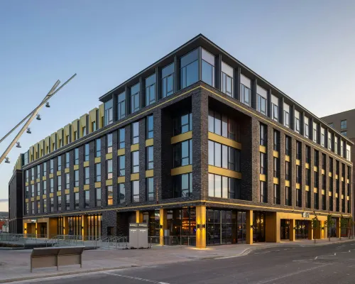 Residence Inn by Marriott Belfast Titanic Quarter SS ノマディック周辺のホテル