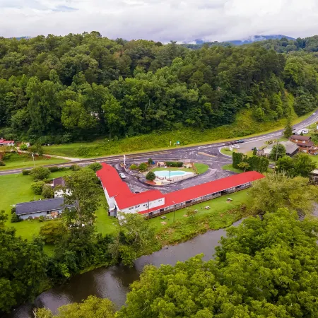 Lloyd's on the River Country Inn by OYO Hotels in Swain County