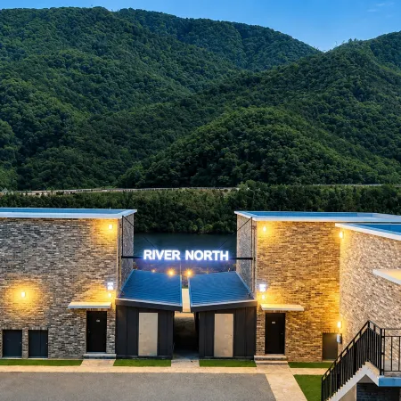 Chuncheon (Namiseom) River North Pool Villa