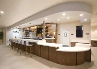 Doubletree by Hilton Chico - بار