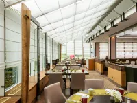 نزل هوليداي مطار كولونيا بون Hotels near محطة مترو رات هيومار
