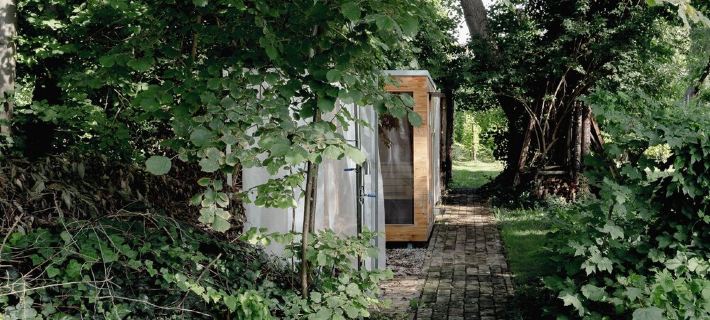 TURMVILLA upper floor: balcony, wood-burning stove and water access Hotels in Werder