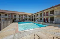 Red Roof Inn College Station - Parking