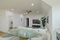 Bright & Modern Studio, 15 Mi to Des Moines! - Wifi