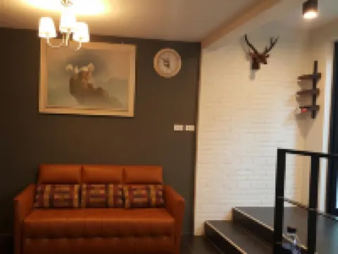 วรินดา โฮสเทล/อพาร์ทเมนต์ โรงแรมใกล้สาทร พลัส ออน เดอะ พอนด์