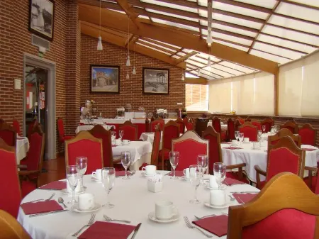 Hotel II Castillas Ávila Отели рядом с достопримечательностью «The Four Posts»