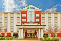 Holiday Inn Express & Suites Chattanooga-Lookout Mtn Hotels near Rock City Gardens
