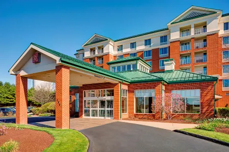 Hilton Garden Inn Hartford North/Bradley Int'l Airport Отели рядом с достопримечательностью «Школа Лумиса Чаффи»