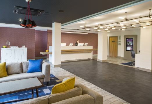 3. 크라운 플라자 ..