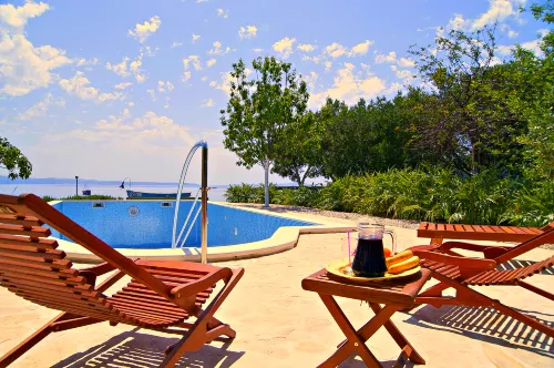 House with Pool in Split Near the Beach - مسبح خاص
