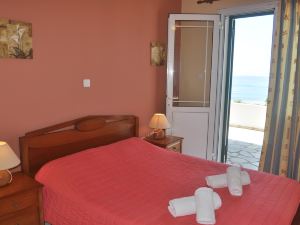 Studio Apartment on the Beach - Agios Gordios, Corfu