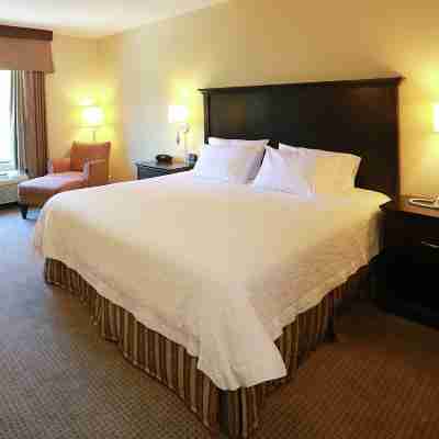 Hampton Inn & Suites by Hilton Laval Rooms