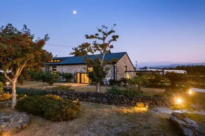 Jeju Patio Aewol โรงแรมใกล้Aewol Coast Road