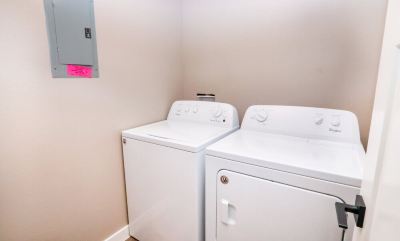 Laundry Service ? Mins from Bsu Stadium ? Entertainer`s Dream! Photo