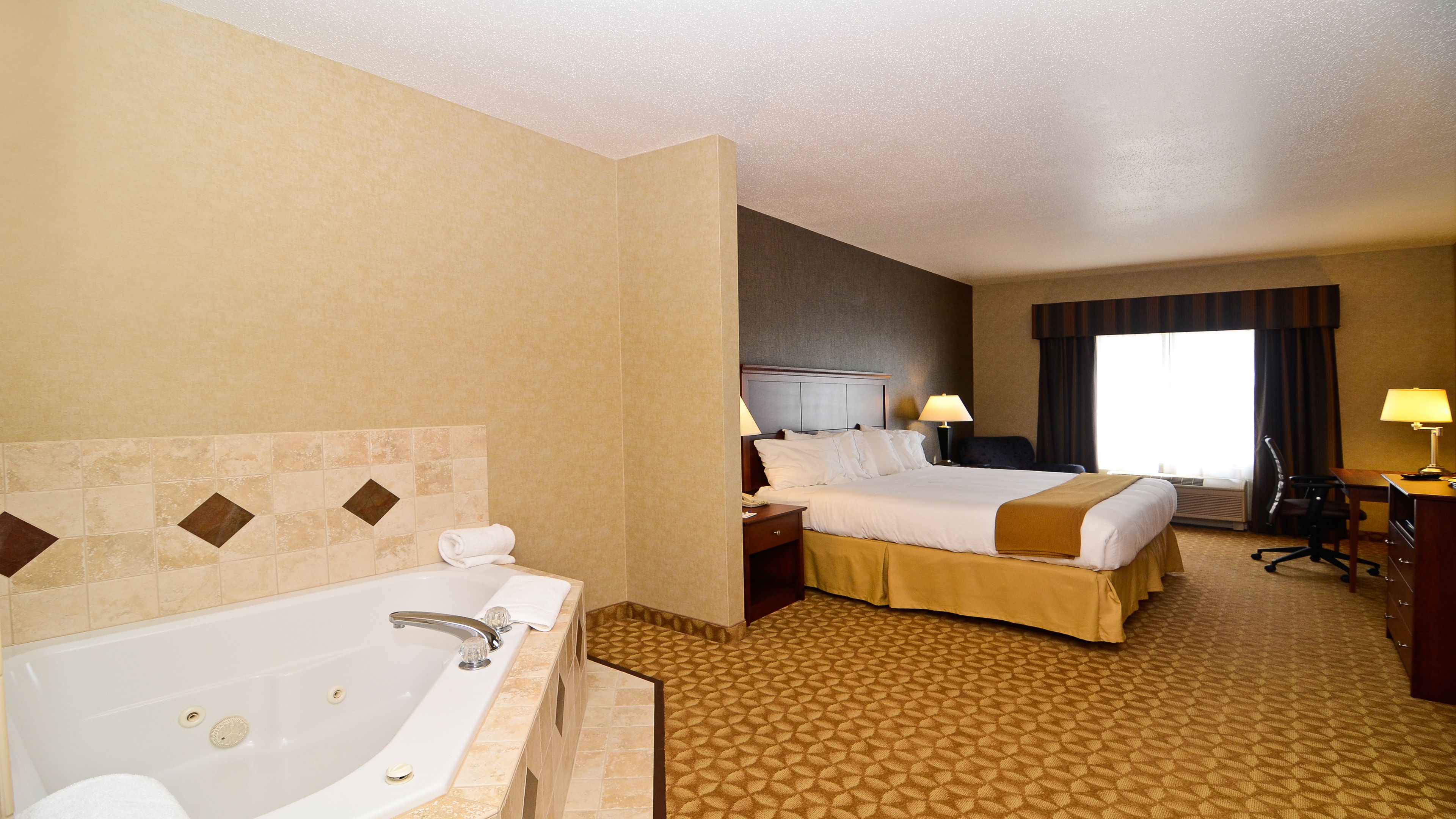 Holiday Inn Express Hotel & Suites Fort Atkinson, an Ihg Hotel