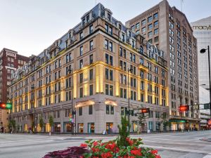 The Cincinnatian Hotel, Curio Collection by Hilton