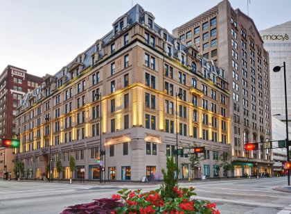 The Cincinnatian Hotel, Curio Collection by Hilton