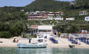 Enjoy Lichnos Bay Village, Camping, Hotel and Apartments