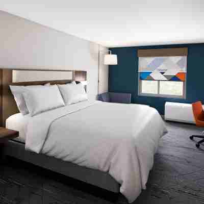 Holiday Inn Express & Suites Lumberton Rooms