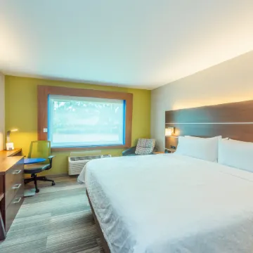 Holiday Inn Express & Suites BRADENTON WEST by IHG