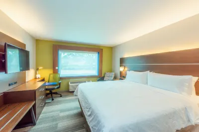 Holiday Inn Express & Suites Bradenton West Hotels in Longboat Key