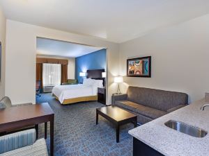 Holiday Inn Express & Suites Floresville