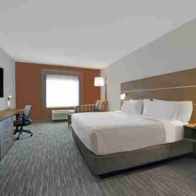 Holiday Inn Express & Suites NEWPORT by IHG Rooms