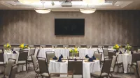 Holiday Inn & Suites ORANGE PARK - WELLS RD. by IHG - breakfast