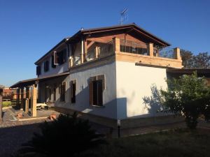 1-Bed Apartment Abruzzo, Italy 15 Minutes to Sea