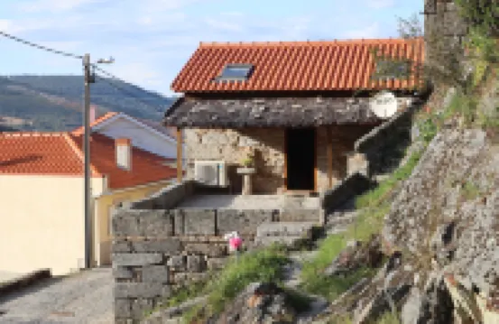 Comfortable Rural Cottage in Ancient Village in the Douro Region Hotels in 