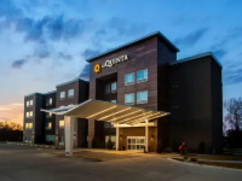 La Quinta Inn & Suites by Wyndham Pittsburg Hotels in Pittsburg
