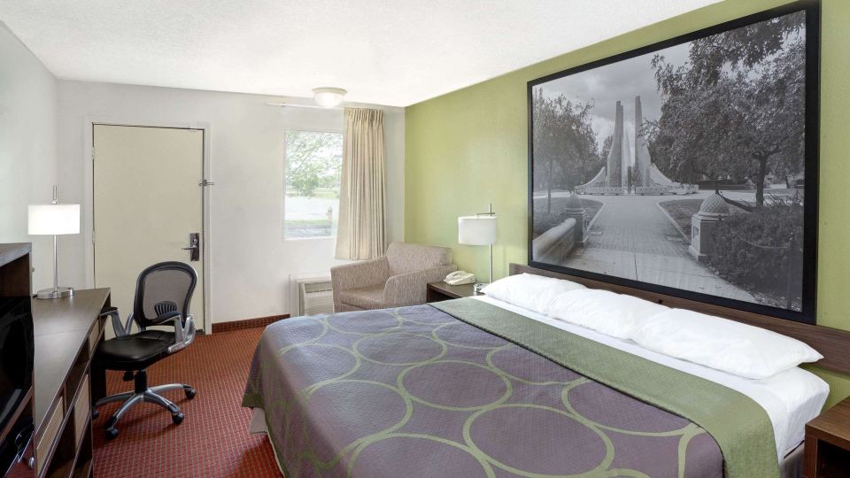 Super 8 by Wyndham Lafayette / Purdue Area