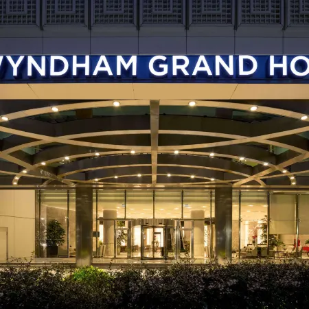 Wyndham Grand Istanbul Europe Отели рядом с достопримечательностью «Багджылар»
