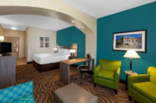 La Quinta Inn & Suites by Wyndham Midland North